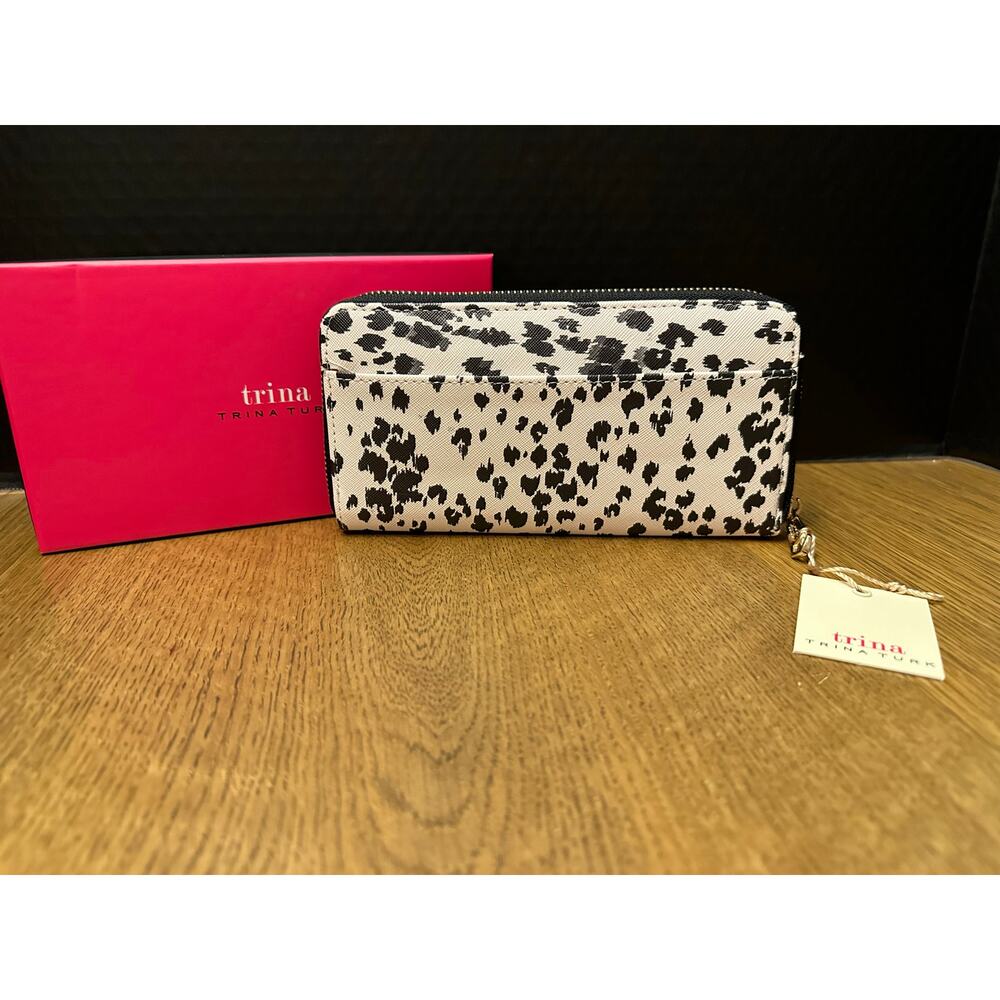 NIB Trina Turk Large Zip Around Wallet Black/White